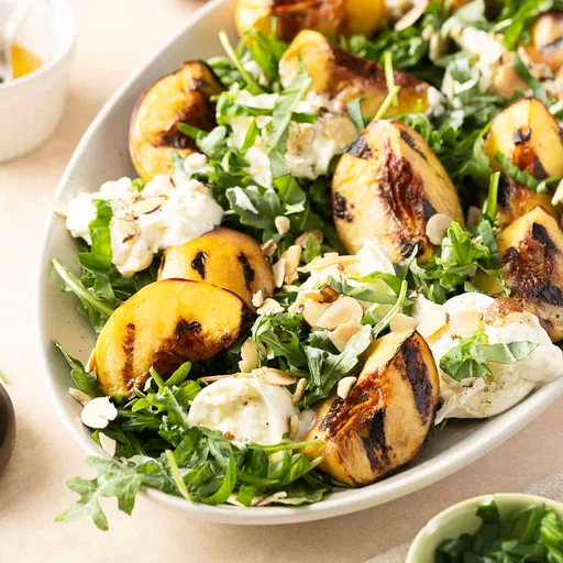 Ensalada de Melocotón Asado y Burrata