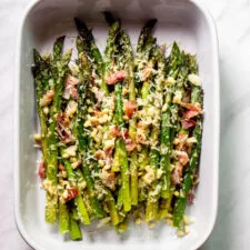Espárragos asados al parmesano