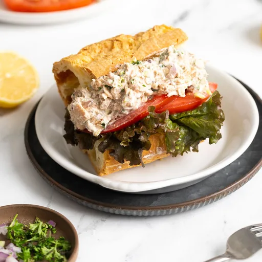 Ensalada de Salmón de Lata (Receta Clásica)