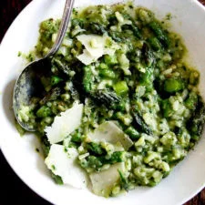 Risotto súper espárrago con farro (o sin él)