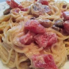 Vegan Pasta with Garlic Alfredo Sauce