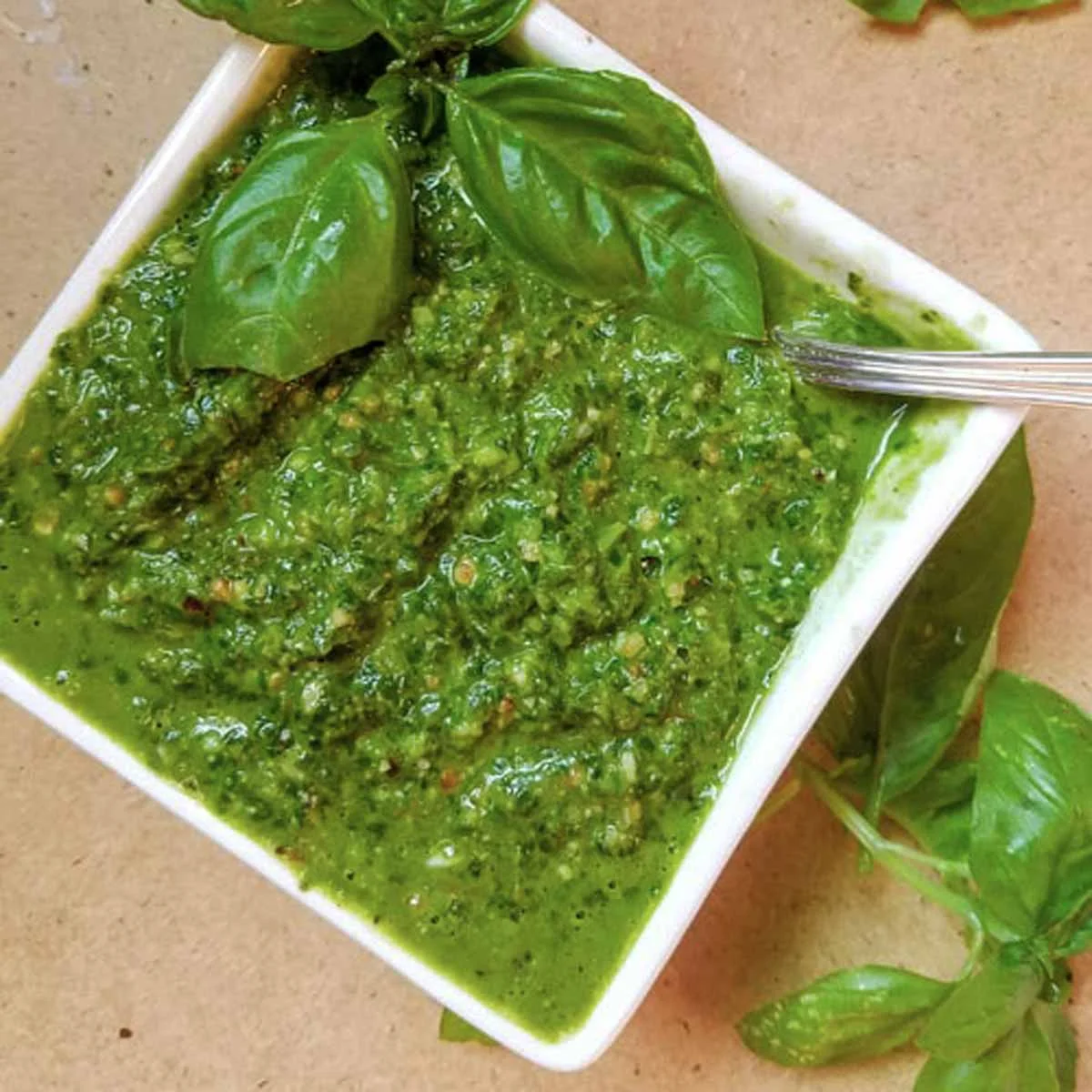 Pesto sem laticínios (5 minutos!)