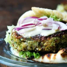 Hamburguesas vegetales de garbanzos y quinoa
