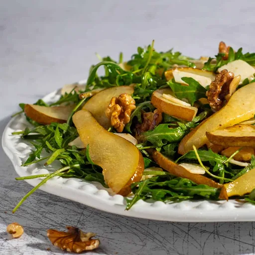 Ensalada de pera y rúcula