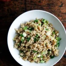 Arroz integral en Instant Pot perfectamente cocinado y sazonado