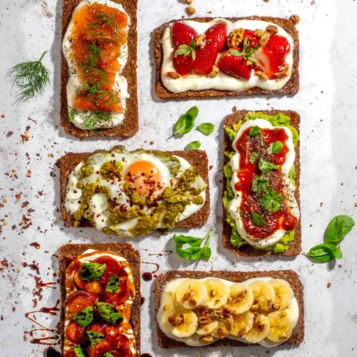 Tostada con requesón - Seis ideas de coberteras