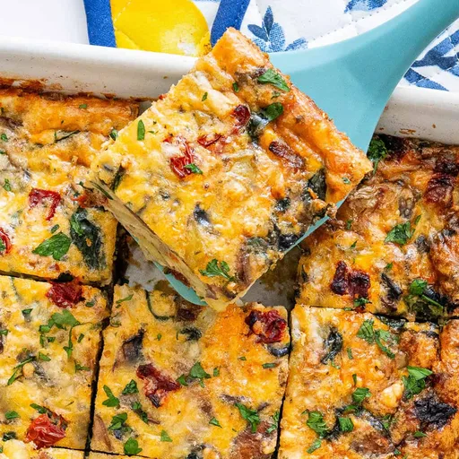 Breakfast Casserole (Easy, Healthy & Delicious)