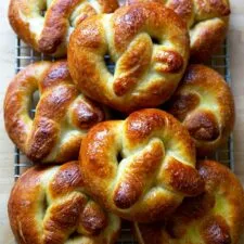 Super Easy Homemade Soft Pretzels