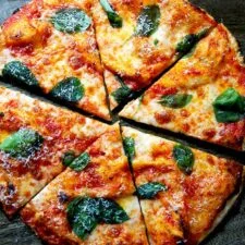 Base de pizza fina y crujiente sin gluten
