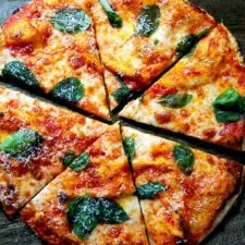 Base de pizza fina y crujiente sin gluten