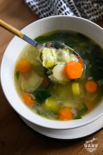 Bouillon de légumes aux ravioles