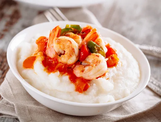 Camarones criollos y sémola de coliflor