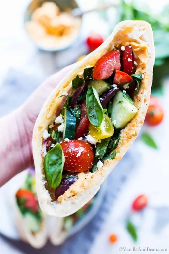 Sándwiches de pan pita griego relleno