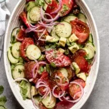 Ensalada de Tomates Antiguos y Pepino