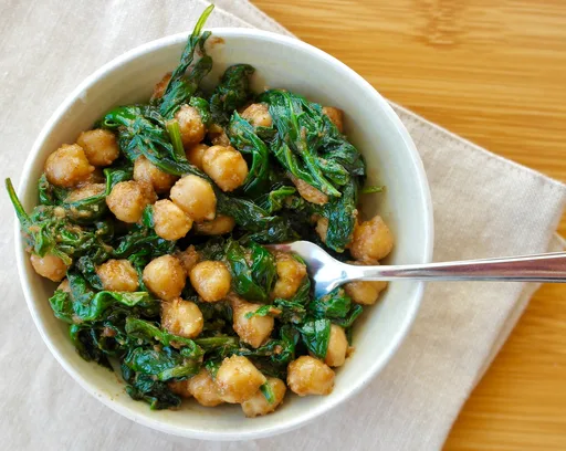 Espinacas con garbanzos a la española fáciles en una sola olla
