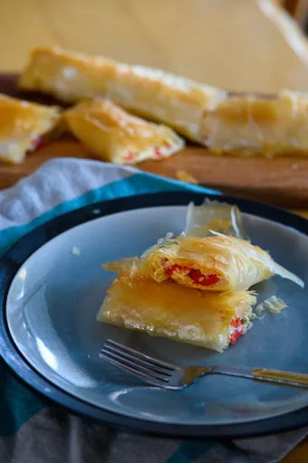 Feuilletés au poivron et la feta, de Dina Nikolaou