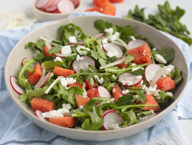 Salade de roquette, radis et pastèque