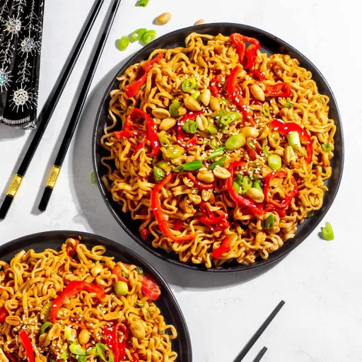 Fideos Sriracha rápidos y fáciles (fideos dragón)