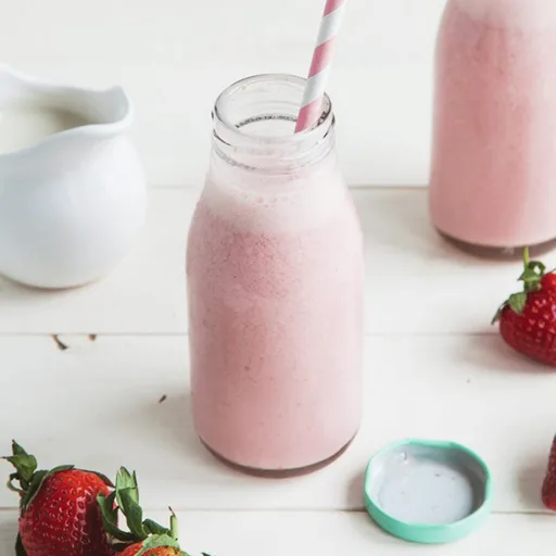 Batido vegano de fresa estilo malteada