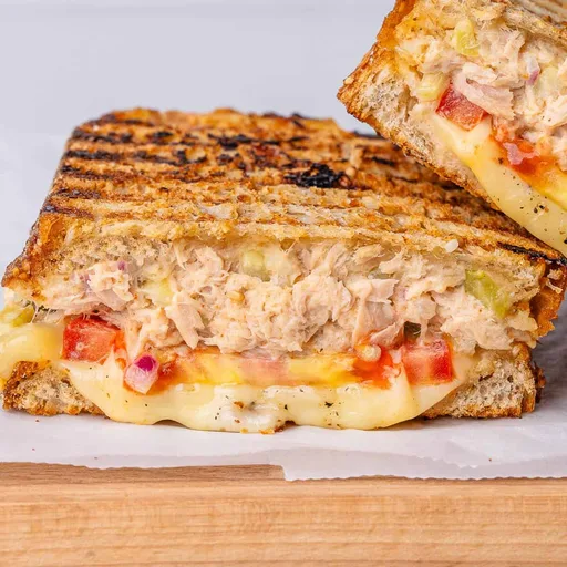 Sándwich de atún fundido con queso (Más saludable y con queso)