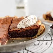 Tarta de brownie con textura fudgy