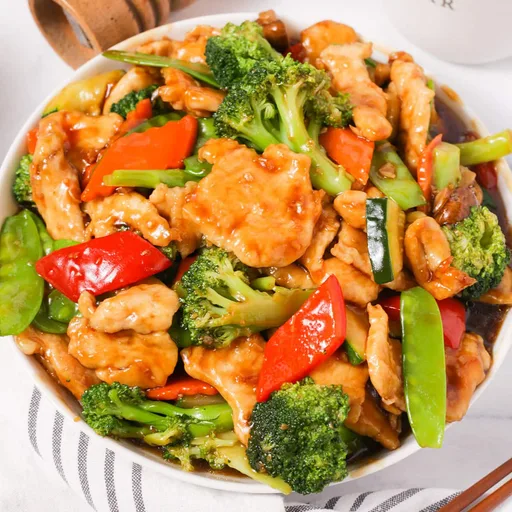Salteado de Pollo con Verduras Variadas