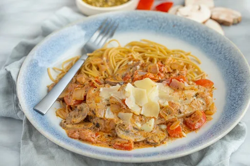 Pollo Al Pesto Con Verduras Y Espaguetis