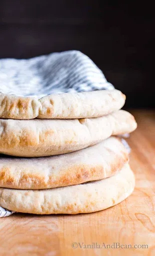 Pan de pita de masa madre suave y esponjoso