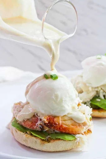 Huevos Benedictinos con cangrejo Dungeness
