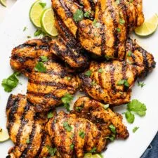 Pollo marinado al tequila y lima a la parrilla