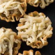 Bocados de alcachofa y parmesano