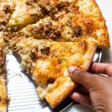 Pizza casera de salchicha y hinojo