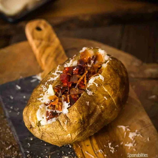 Patata horneada al estilo español
