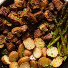 Steak Tips With Roasted Potatoes and Asparagus