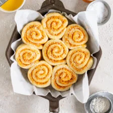 Tomato and Ricotta Pesto Pull-apart Buns