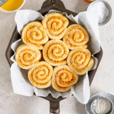 Tomato and Ricotta Pesto Pull-apart Buns
