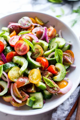 Ensalada de tomate, pepino y cebolla en 15 minutos