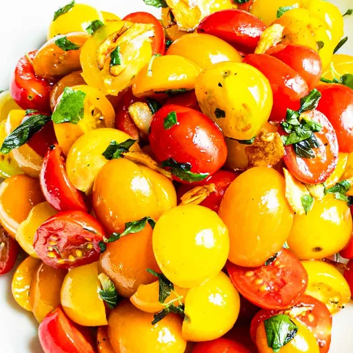Ensalada de tomates cherry con ajo y orégano