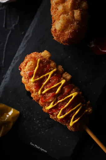 Banderilla de salchicha y patata al estilo coreano