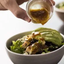Receta de Aderezo Vinagreta de Jalapeño y Frambuesa en Ensalada Estilo Sudoeste