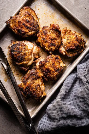 Muslos de pollo sencillos a la parrilla