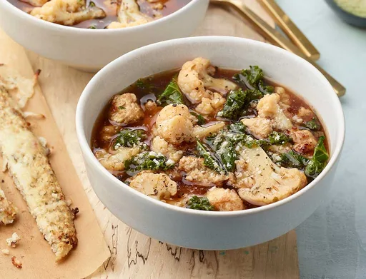 Zuppa Toscana con Coliflor y Col rizada