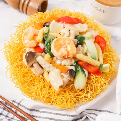 Mi Xao Gion (Crispy Noodle Stir Fry)