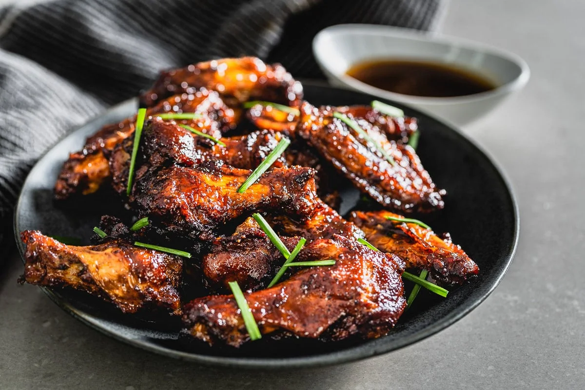 Ali di pollo affumicate all’acero e bourbon con friggitrice ad aria