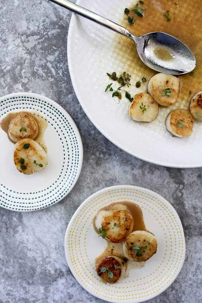 Seared Sea Scallops with Wine Sauce