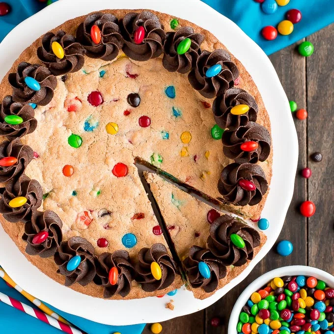 Pastel de galleta con M&M masticable