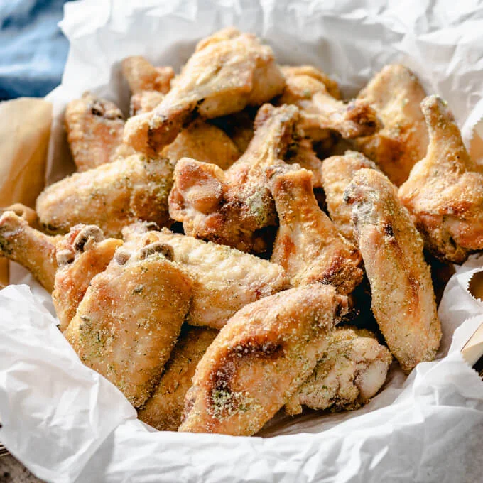 Ali di pollo ranch dal gusto deciso (croccanti al forno!)