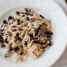 Arroz con porotos negros