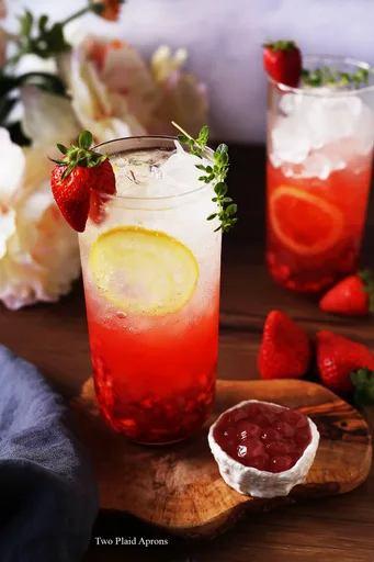 Sparkling Strawberry Lemonade (with Fresh Strawberry Boba)