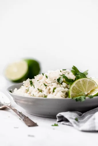 Arroz con cilantro y lima